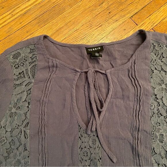 Torrid Grey Gauze Lace Inset Tie Front Blouse - Picture 4 of 5